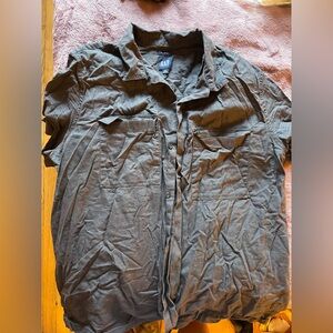 GAP Men's charcoal gray short sleeve Button up